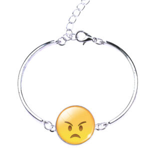 Stoere armband met een boze emoji als bedel. Voeg wat expressie en karakter toe aan je look met deze gedurfde accessoire. Perfect voor het uitdrukken van kracht en vastberadenheid met een vleugje attitude.