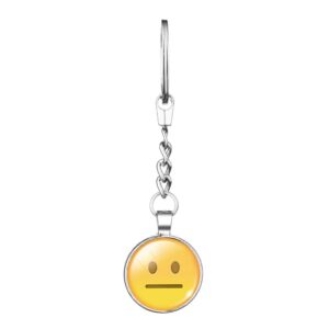 Een emoji sleutelhanger met een neutrale uitdrukking die moeiteloos past bij elke stijl