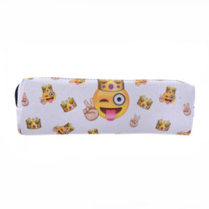 "Een stijlvol etui met een witte achtergrond, bedrukt met emoji-kronen in verschillende kleuren. Voeg een koninklijk tintje toe aan je dagelijkse benodigdheden met dit leuke accessoire!"