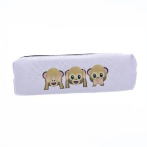 "Een stijlvol etui met een witte achtergrond, versierd met drie emoji-apen in verschillende poses. Voeg wat speelsheid toe aan je dagelijkse benodigdheden met dit leuke en levendige accessoire!"