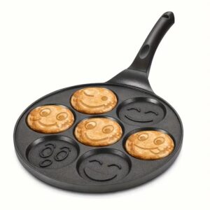 een emoji pannenkoekenpan om pannenkoeken te maken in de vorm van emojies