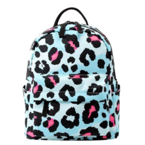 Een charmante kleine panterprint rugzak met een opvallend roze panterprintontwerp. Voeg wat stijlvolle flair toe aan je outfit met deze unieke accessoire. Perfect voor een gedurfde en trendy look.