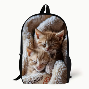 Kitten Rugzak 20L – Schattige Kinder Rugzak met Slapende Katjes Print | Schooltas voor Dierenliefhebbers Deze kitten rugzak van 20 liter is perfect voor kinderen die dol zijn op katten. De rugzak heeft een superschattige print van twee slapende kittens gewikkeld in een zachte deken, wat zorgt voor een knusse en speelse uitstraling. Ideaal als schooltas, reisrugzak of voor dagelijks gebruik. Ruime inhoud van 20 liter, geschikt voor boeken, lunch en schoolspullen. Verstelbare en gewatteerde schouderbanden voor extra comfort. Hoogwaardige kattenprint met levendige details. Gemaakt van lichtgewicht en duurzaam materiaal. Deze dieren rugzak met kitten print is een must-have voor elke kattenliefhebber en een geweldig cadeau voor jongens en meisjes. Zoekwoorden: kitten rugzak, katten rugzak, dierenprint rugzak, schooltas kittens, kinder rugzak 20 liter, rugzak met katten, schattige rugzak, meisjes rugzak, jongens rugzak, schooltas kinderen, kattenliefhebbers rugzak.